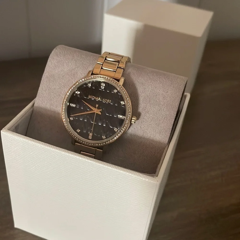 Michael Kors Black / Gold toned steel 39 mm